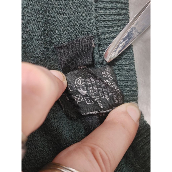 Women's EXPRESS Dark Green V-Neck Sweater M - Picture 5 of 8